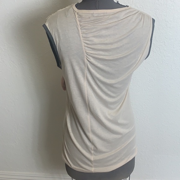 Crew neck rose appliqué tunic top - Picture 3 of 3